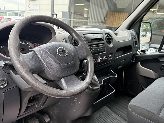 Nissan NV400 6 of 10