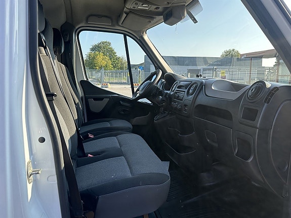 Nissan NV400 10 of 10
