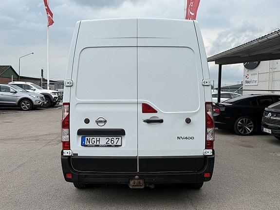Nissan NV400 3 of 5