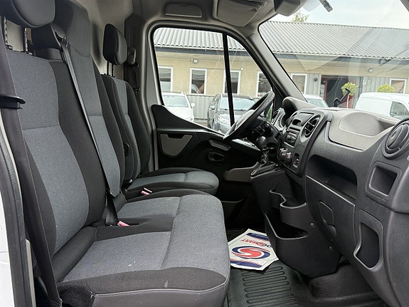 Nissan NV400 8 of 10