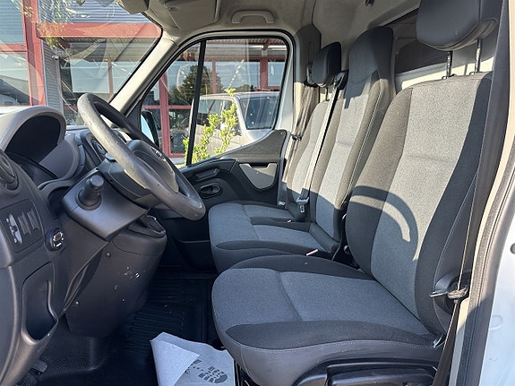 Nissan NV400 9 of 10