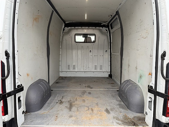 Nissan NV400 5 of 5