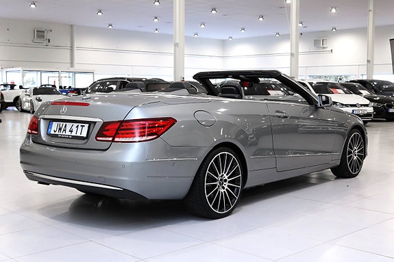 Mercedes-Benz E220 4 of 5