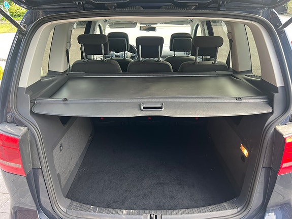 Volkswagen Touran 2 of 5