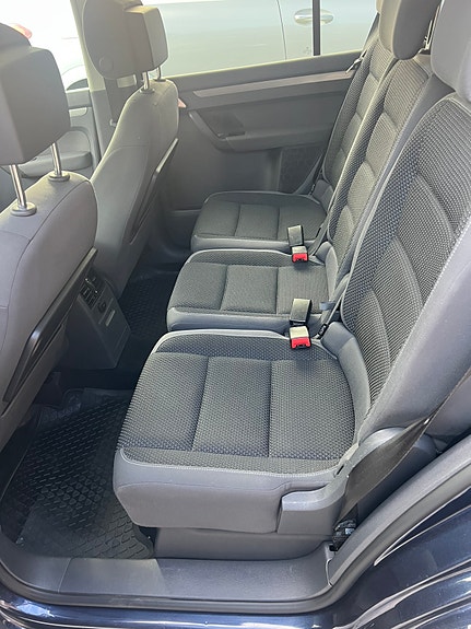 Volkswagen Touran 3 of 5