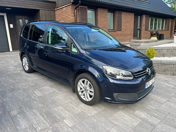 Volkswagen Touran 4 of 5
