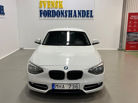 BMW 116i 2 of 5