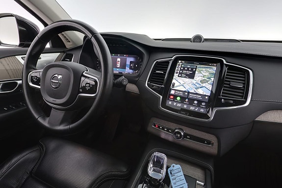 Volvo XC90 16 of 30