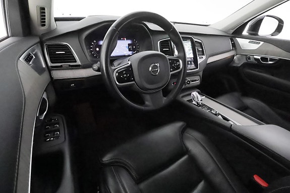 Volvo XC90 14 of 30