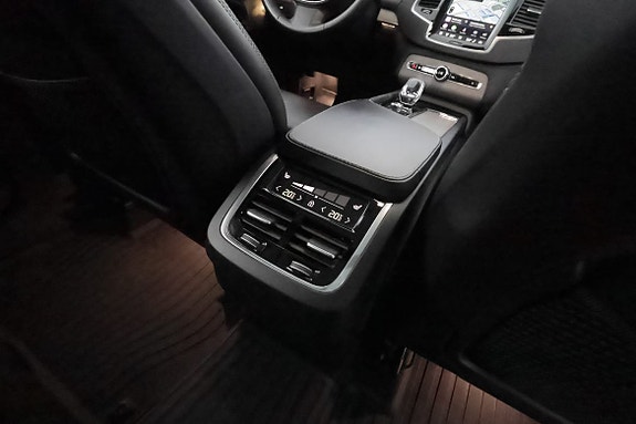 Volvo XC90 26 of 30