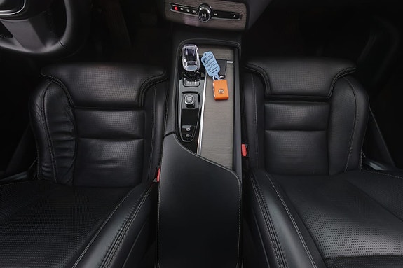 Volvo XC90 20 of 30
