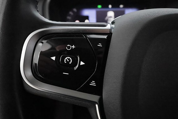Volvo XC90 18 of 30