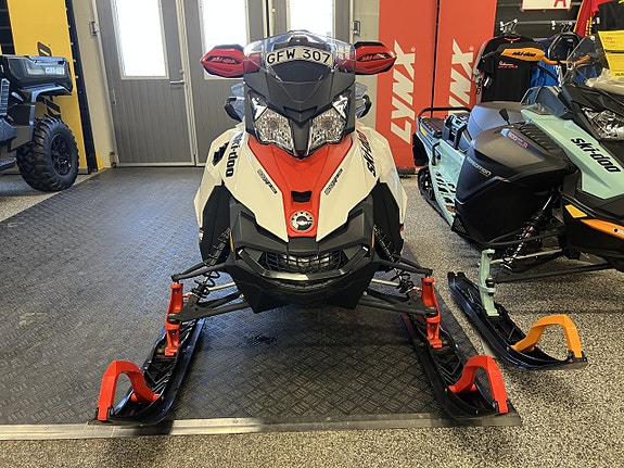 Ski-Doo Backcountry 800 E-TEC GPS 1+1 dyna Kylare 383 mil 2 of 13