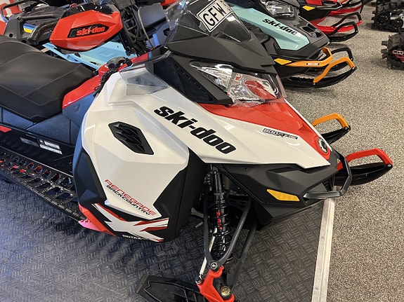 Ski-Doo Backcountry 800 E-TEC GPS 1+1 dyna Kylare 383 mil 6 of 13