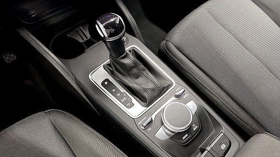 Audi Q2 13 of 15