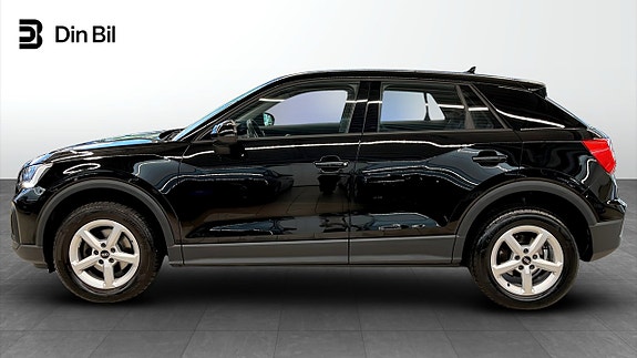 Audi Q2 2 of 5