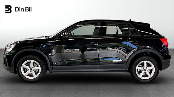 Audi Q2 2 of 5