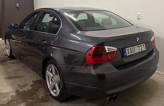 BMW 325i 3 of 11