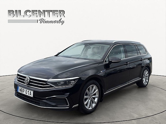 Volkswagen Passat 2 of 5