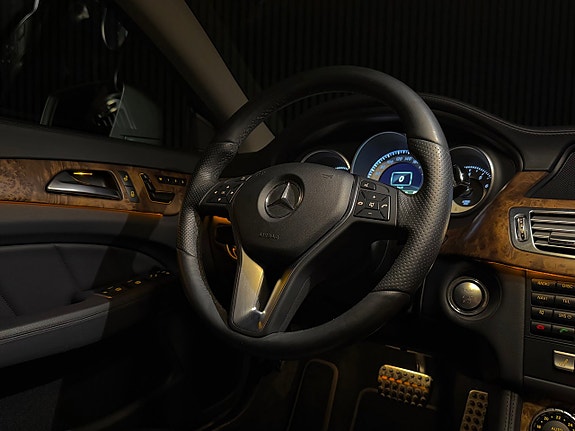 Mercedes-Benz CLS500 23 of 30