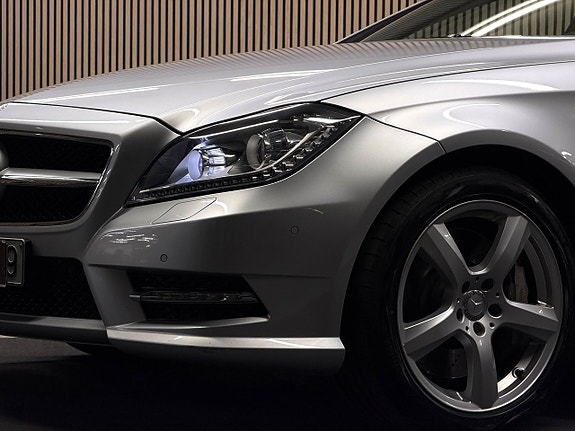 Mercedes-Benz CLS500 8 of 30