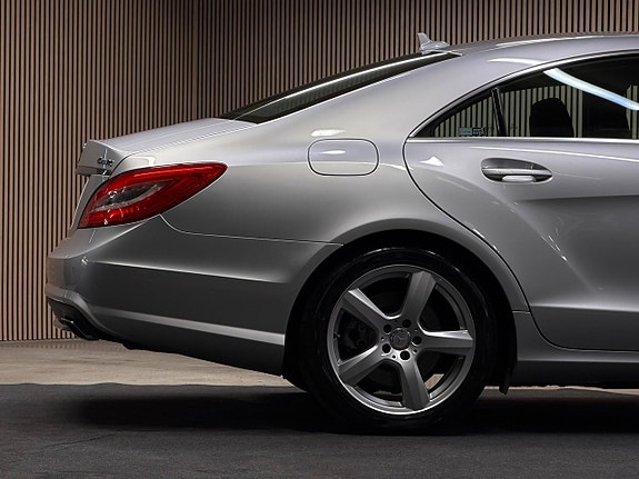 Mercedes-Benz CLS500 16 of 30