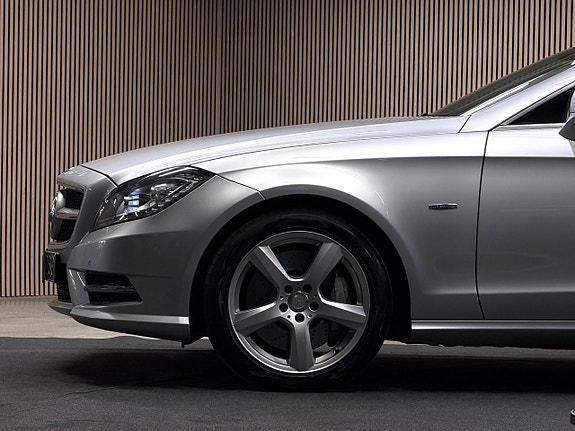 Mercedes-Benz CLS500 7 of 30
