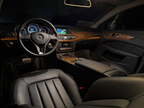Mercedes-Benz CLS500 21 of 30