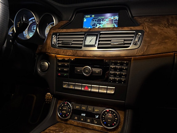 Mercedes-Benz CLS500 25 of 30