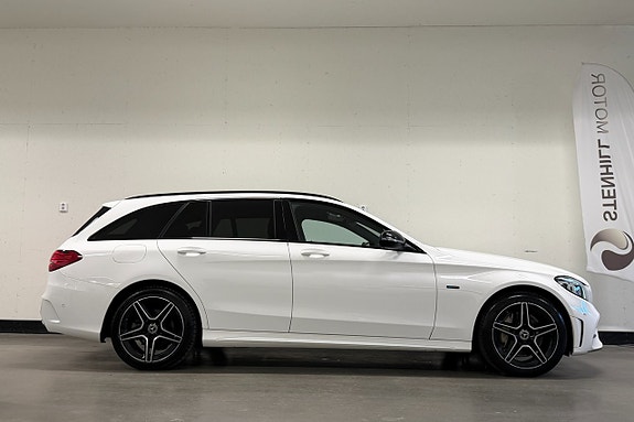 Mercedes-Benz C300 4 of 5