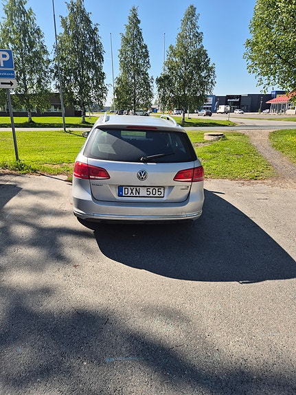 Volkswagen Passat 2 of 5