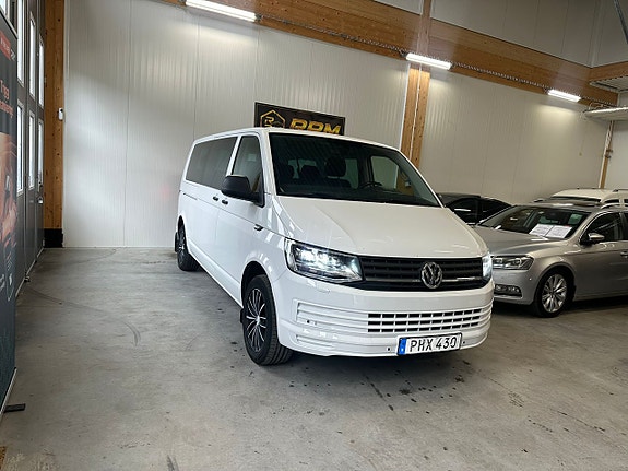Volkswagen Caravelle 2 of 5