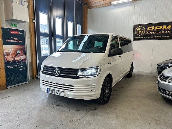 Volkswagen Caravelle 3 of 5