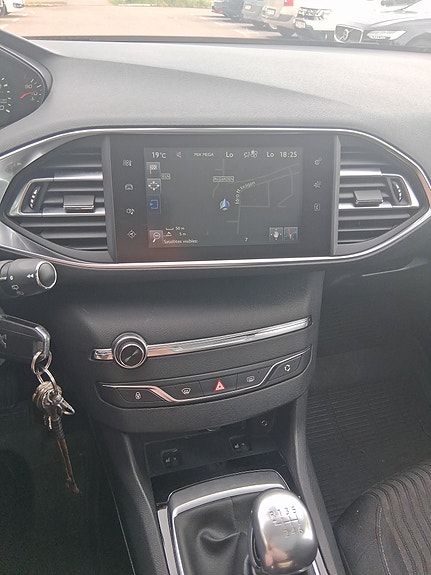 Peugeot 308 SW 4 of 5