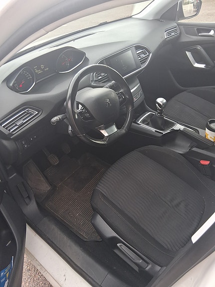 Peugeot 308 SW 3 of 5