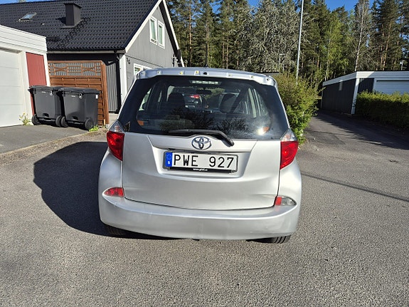 Toyota Verso-S 3 of 5