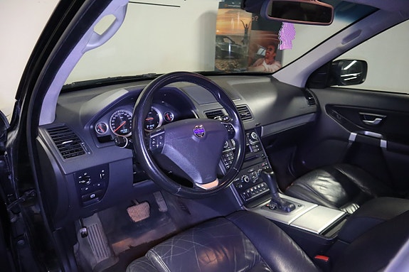 Volvo XC90 10 of 23