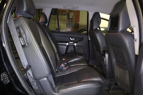 Volvo XC90 17 of 23