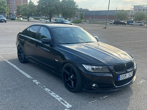 BMW 318i 3 of 5
