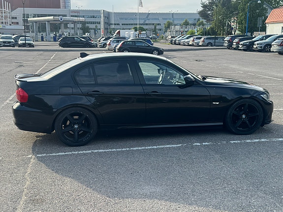 BMW 318i 4 of 5