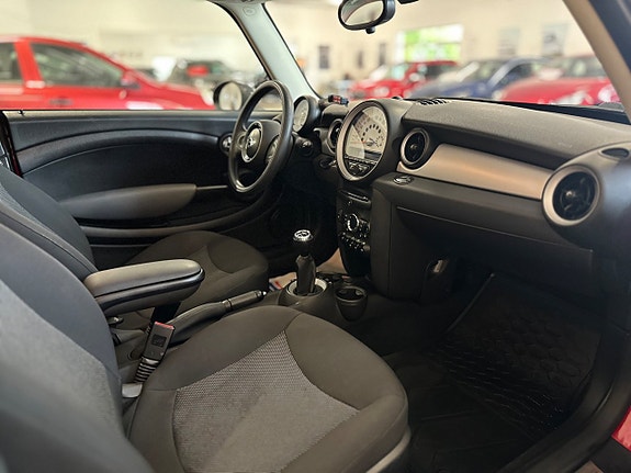 MINI Cooper 15 of 17