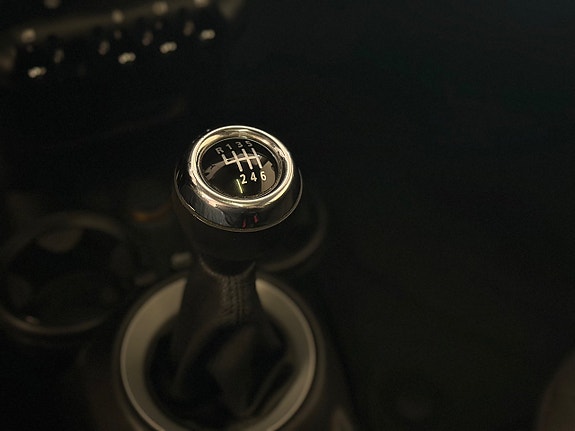 MINI Cooper 11 of 17