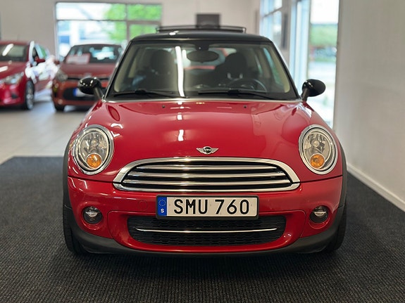 MINI Cooper 2 of 5