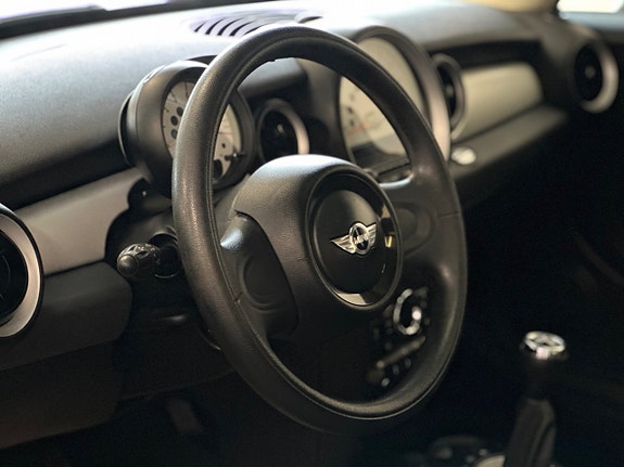 MINI Cooper 10 of 17
