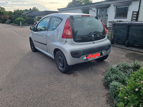 Peugeot 107 2 of 5