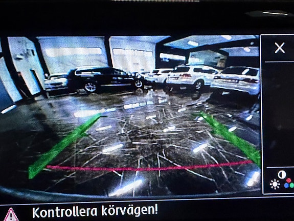 Volkswagen Golf Sportsvan 21 of 25