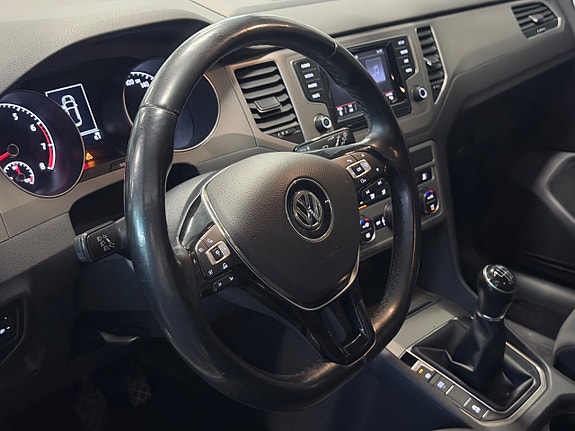 Volkswagen Golf Sportsvan 18 of 25