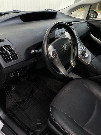 Toyota Prius Plug-in Hybrid 9 of 18