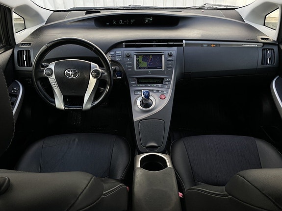 Toyota Prius Plug-in Hybrid 8 of 18