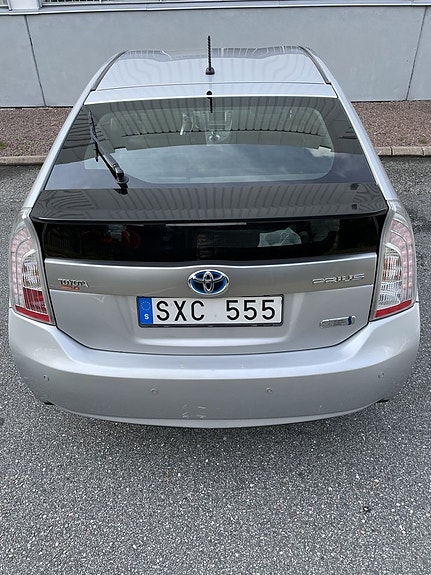 Toyota Prius Plug-in Hybrid 18 of 18